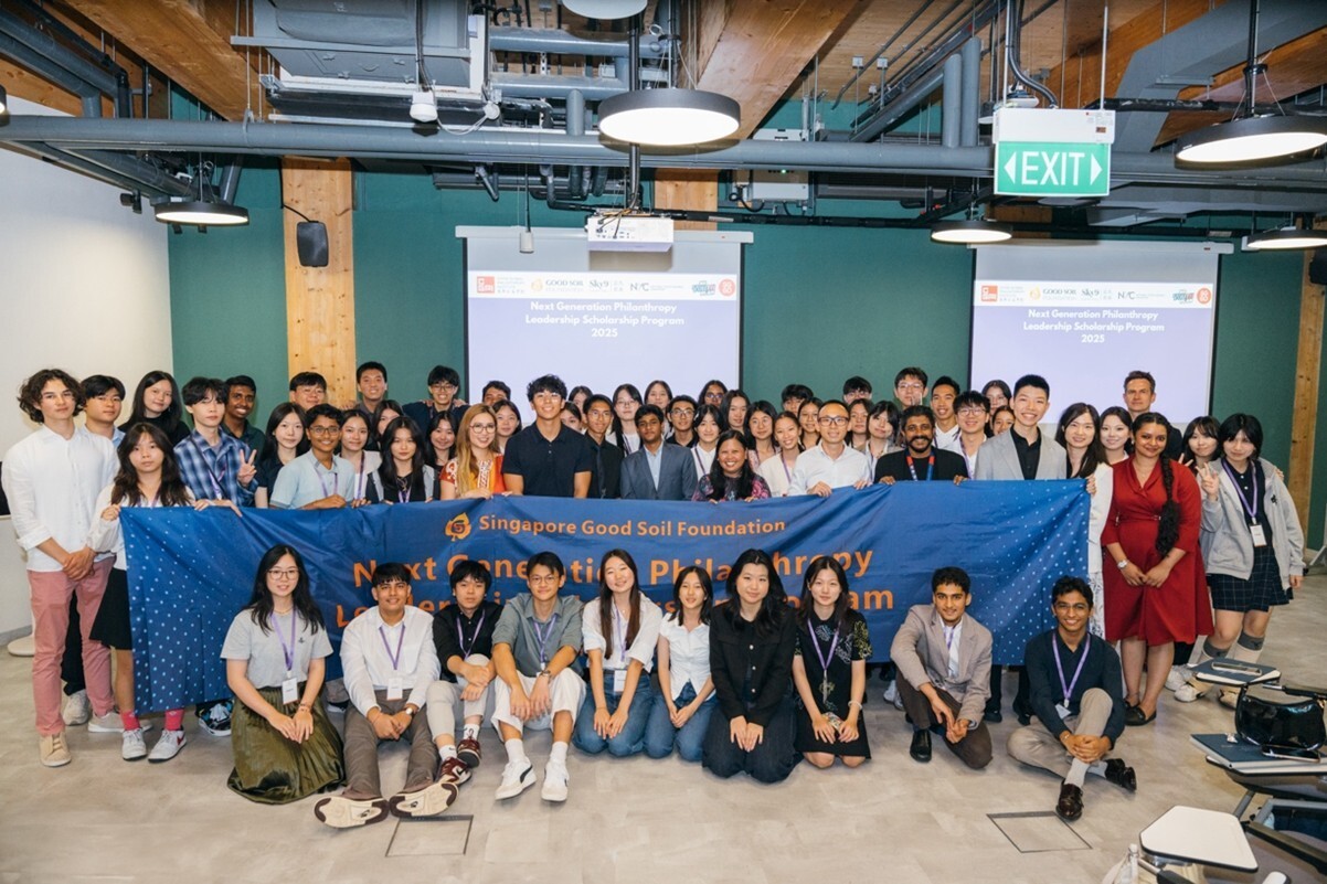 Group photo with Ms. Mariam Jaafar, Member of Parliament. She is the Grassroots Adviser for Woodlands GROs, Managing Director and Senior Partner, Boston Consulting Group